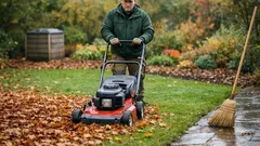 Herbstlaub richtig nutzen: mulchen, kompostieren und Wege sicher halten